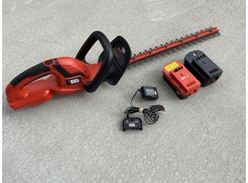 Black & Decker Hedge Trimmer Model NHT2218 22 Inch  2 Batteries And Charger