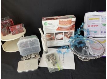 Bakers Delight Lot: 11inch Pedestal Cake Stand, 23 Wilton Icing Tips, Cake Deco Training Kit, Cookie Cutters