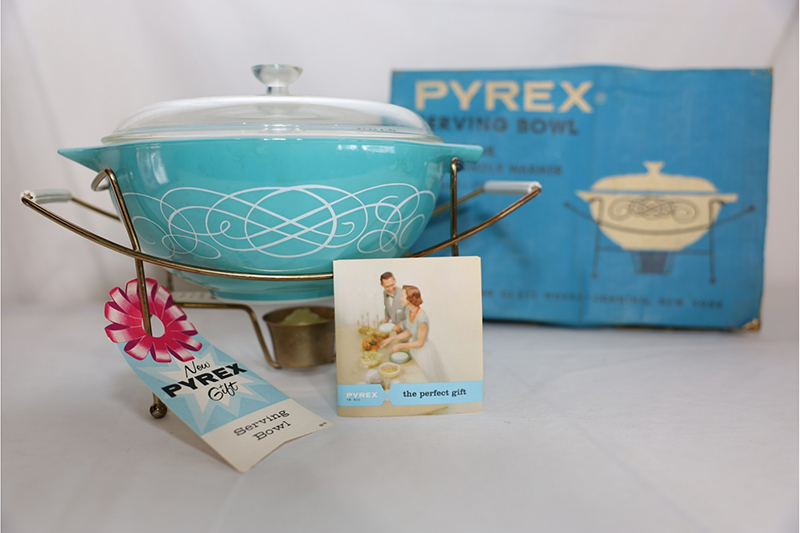Pyrex Scrolls casserole dish