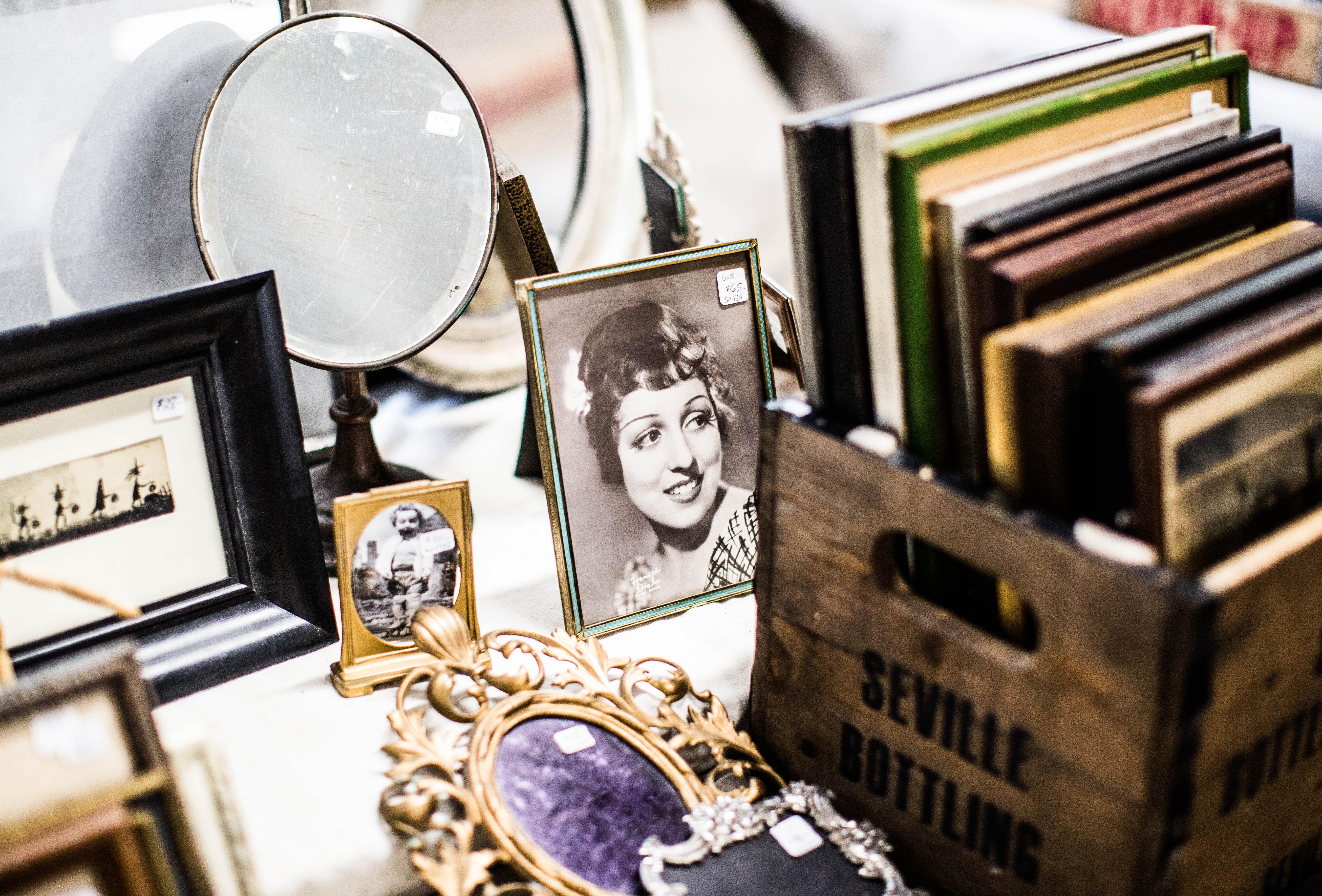 estate sale, picture frames, tag sale, flea market, antiques, vintage frames