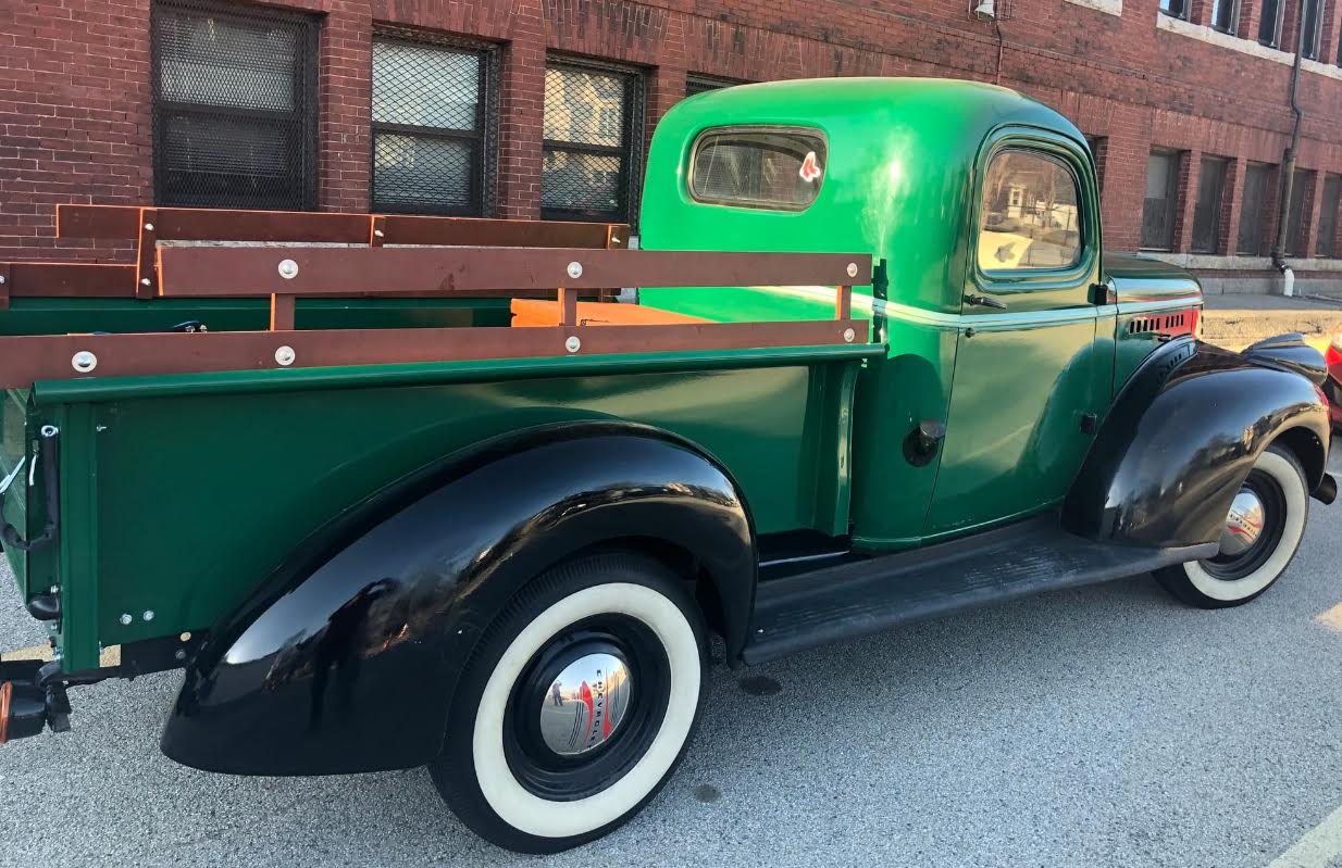 Green Truck Antiques | AuctionNinja