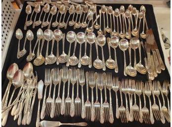 149 Total Pieces: Wm Rogers Oneida Silver Plate Flatware, With Chest