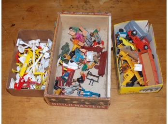 Train Accessory Lot - Vehicles, People & Scenery