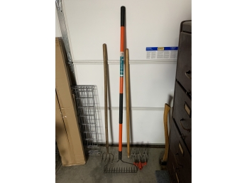 Garden Tools - Rakes And Culivator