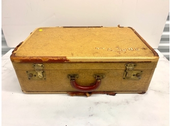 GREAT Vintage Suitcase!