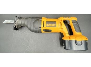 DEWALT Dw938 VS Cordless Reciprocating Saw In Case No Charger - (T2)