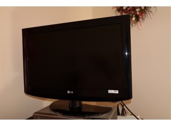 LG TV With Remote - 26' Screen