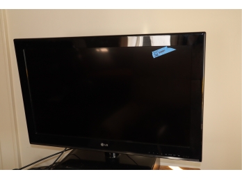 LG TV - 32' Screen