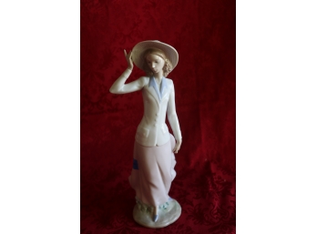 Lladro - Girl With Hat (Please View Photos For Damage) 12'
