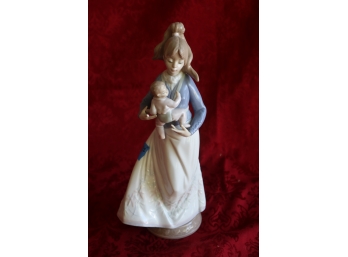 Lladro - Woman With Child 11 1/2'