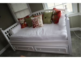 White Day Bed With Trundle - Twin Size - 41 1/2' X 42 1/2' X 81'