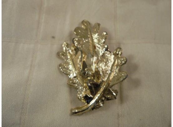 Vintage Gold Tone Leaf Pin
