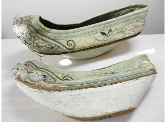 Vintage Lotus Rocking Wooden Soled Shoes    (DP72)